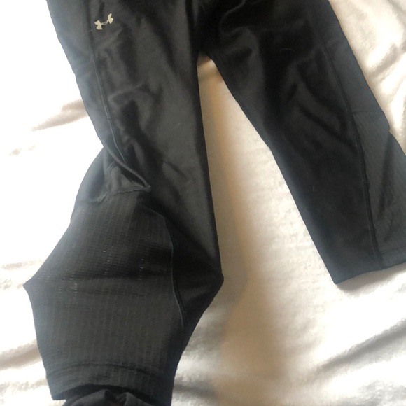 Underarmour-Black-Cropped-Size Small Leggings - Picture 3 of 3